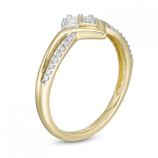 1/5 CT. T.W. Diamond Princess Tiara Ring in 10K Gold:1/5 CT. T.W. Diamond Princess Tiara Ring in 10K Gold